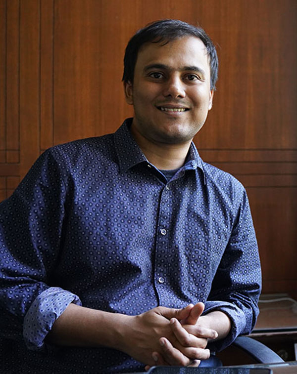 Dr. Ravi Chakraborty